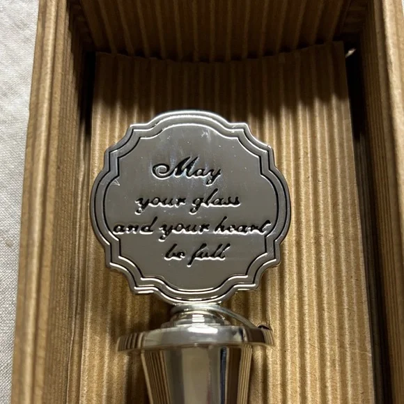 Elegant Silver Wine Stopper - Picture 2 of 4